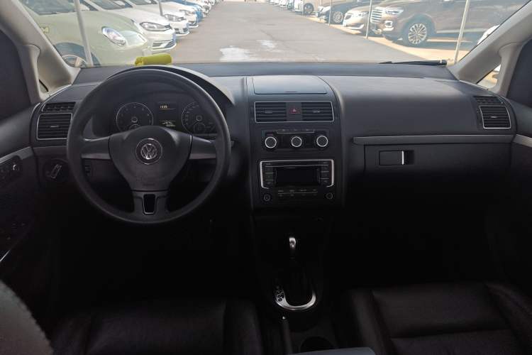 Used Volkswagen Touran 2015 1.4T DSG Comfort Edition 5 Seats