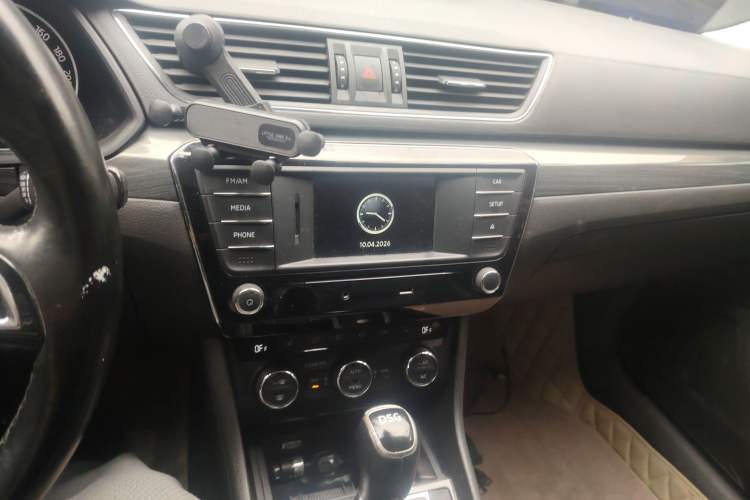 Used Skoda Superb 2016 TSI330 DSG Smart Drive Edition Audio And AC Panel