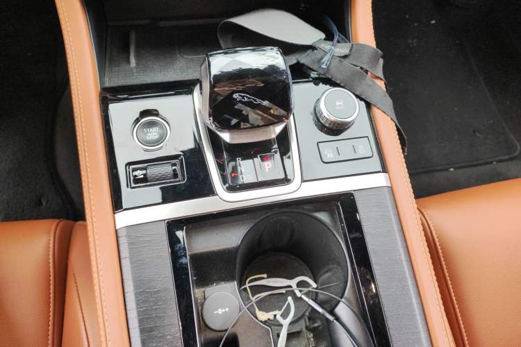 Used Jaguar XFL 2022 XFL 2.0T P250 Two-Wheel-Drive Elite Sport Edition Gear Lever