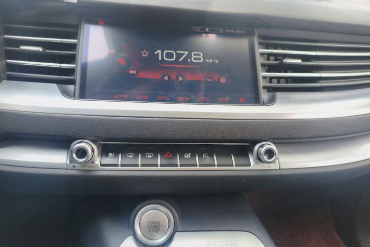 Used Haval H6 2017 Red Label 2.0T Automatic Two-Wheel Drive ZhiShang Model
