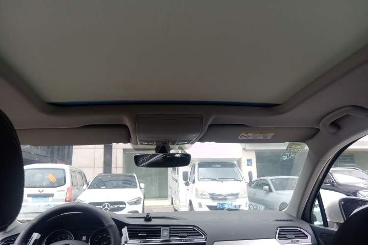 Used Volkswagen Tiguan L 2019 330TSI Automatic Two-Wheel Drive Smart Luxury Version China V Emission Standard
