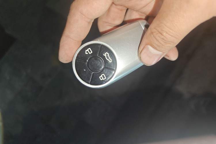 Used ORA Lightning Cat 2022 555 km Luxury Edition Vehicle Key