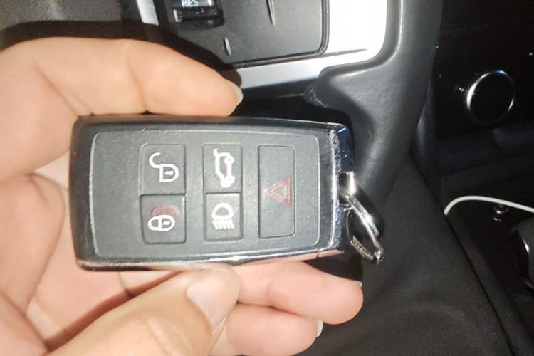 Used Land Rover Discovery 2023 Revised Version 360 PS R-Dynamic S
