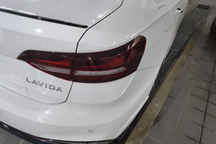 Used Volkswagen Lavida 2024 300TSI DSG Starry Sky Leading Edition Right Rear Taillight