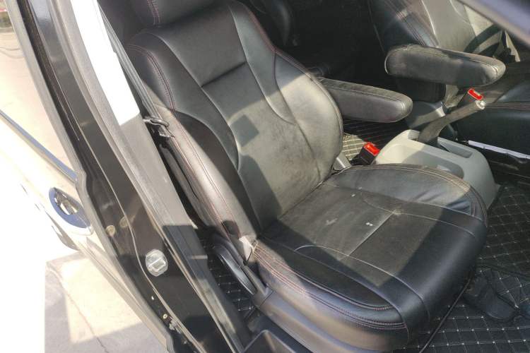 Used JAC Refine M4 2017 2.0T Manual Comfort Version