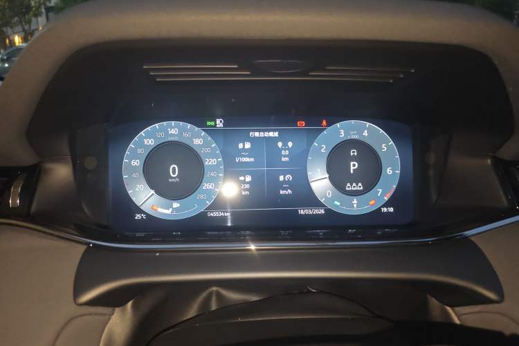 Used Land Rover Range Evoque 2023 Aurora L 249 PS Collins Antique Bronze Special Edition Odometer Close Up