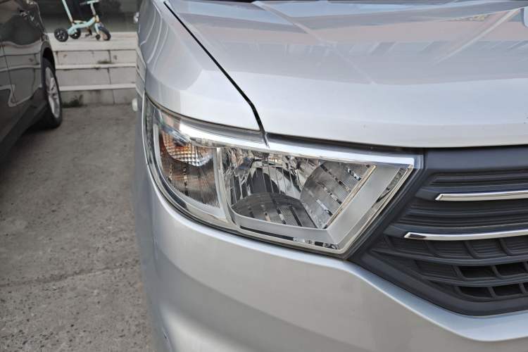 Used Wuling Hongguang V 2021 1.5L Enjoyment Edition LAR
