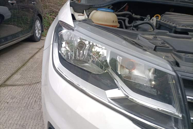 Used Volkswagen Santana 2016 1.6L Manual Fashion Edition Right Front Headlight