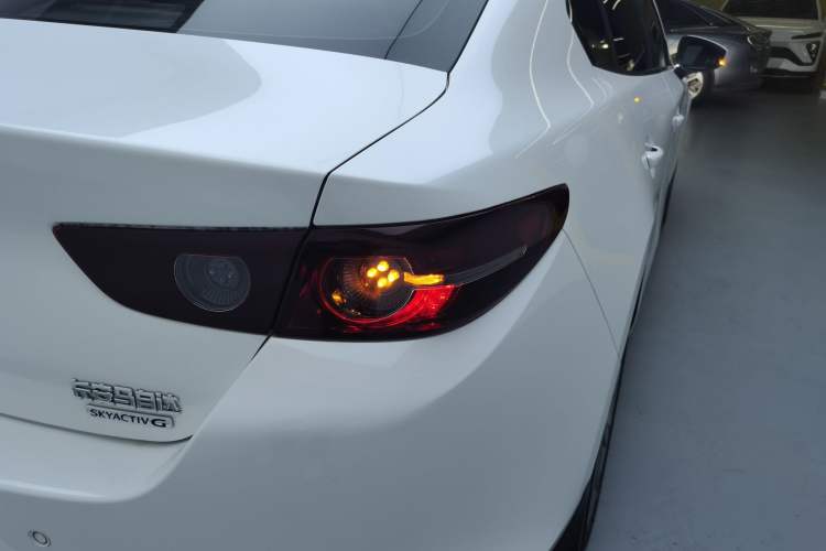 Used Mazda 3 Axela 2021 2.0L Automatic ZhiXuan Edition Exterior 3