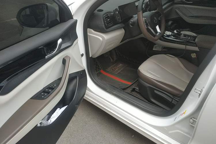 Used BYD Qin PLUS 2024 HONOR Edition DM-i 55KM Leading Model
