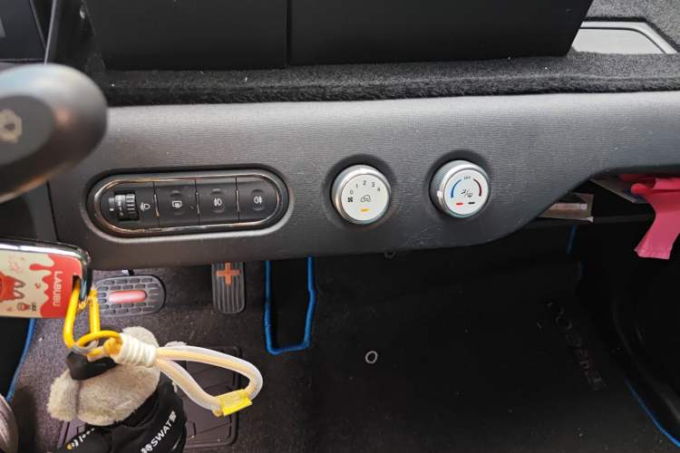 Used Baojun E100 2017 Intelligent Edition Audio And AC Panel