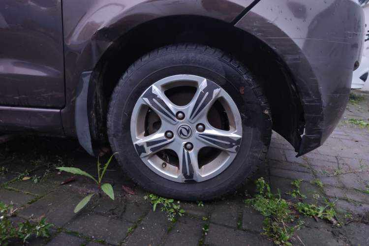 Used Dongfeng Fengon 2013 1.5L Manual Deluxe Model DK15 Right Front Wheel Hub