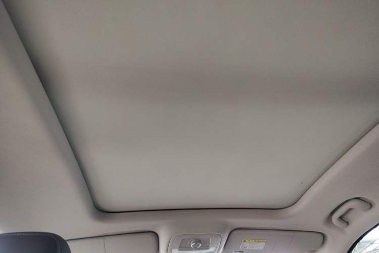 Used Roewe RX8 2019 30T Smart Connectivity Two-Wheel Drive Supreme Flagship Edition
