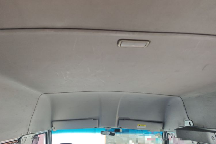 Used Iveco Daily 2020 2.5T A35 Passenger Van with Dual Tires Mid-Roof Design 5-9 Seater China V Emission Standard