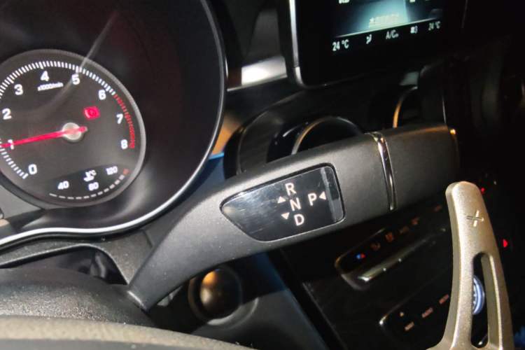 Used Mercedes-Benz C-Class 2015 Restyled C 180 L Sport Edition Gear Lever