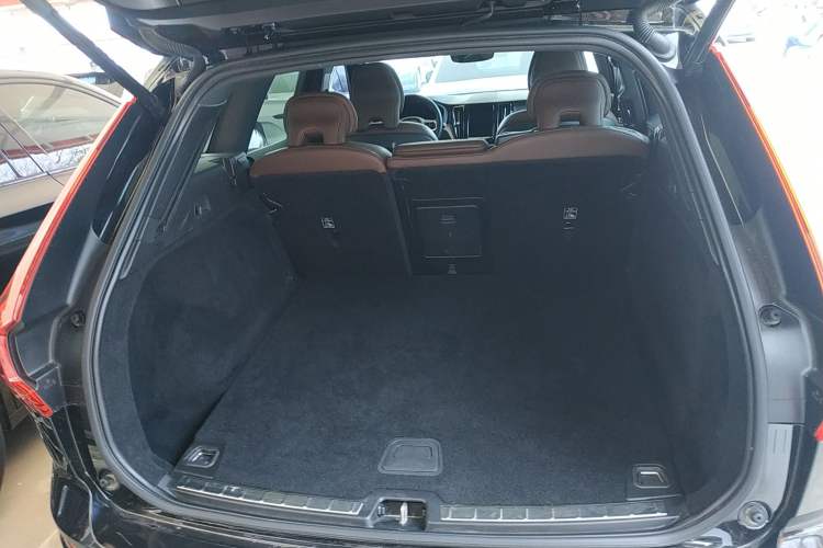 Used Volvo XC60 2024 B5 4x4 Smart Luxury Edition