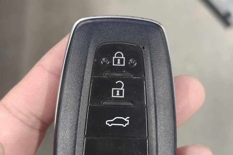 Used Toyota Camry 2022 2.0GVP Premier Edition Vehicle Key