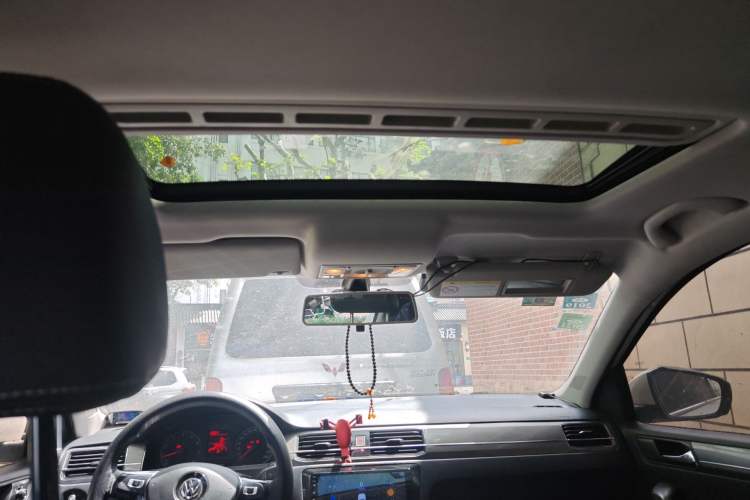 Used Volkswagen Santana 2016 1.6L Manual Comfort Edition
