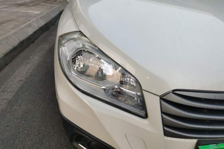 Used Suzuki S-Cross 2015 1.6L CVT Two-Wheel Drive Entry-Level Trim Right Front Headlight