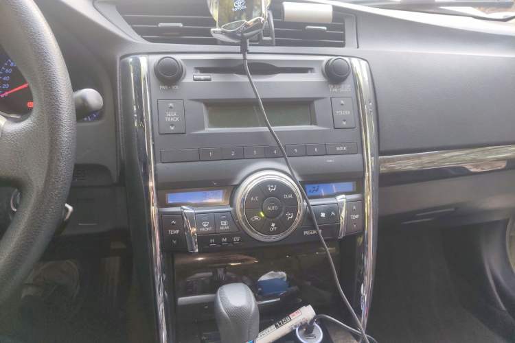 Used Toyota Reiz 2013 2.5S Elite Edition Audio And AC Panel