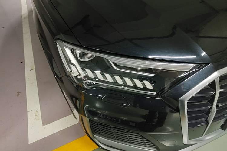 Used Audi Q7 2021 55 TFSI quattro S line Sport model

