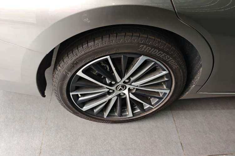 Used Lexus ES 2022 300h Deluxe Edition