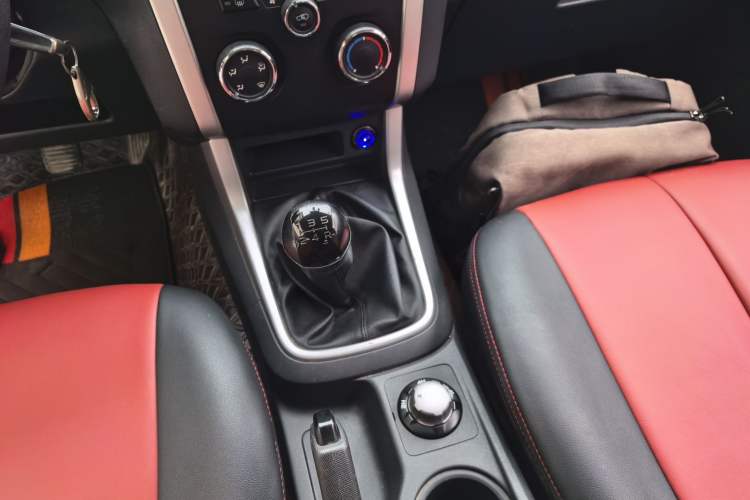 Used Isuzu D-MAX 2015 2.5T 4x4 Manual Base Version 4JK1