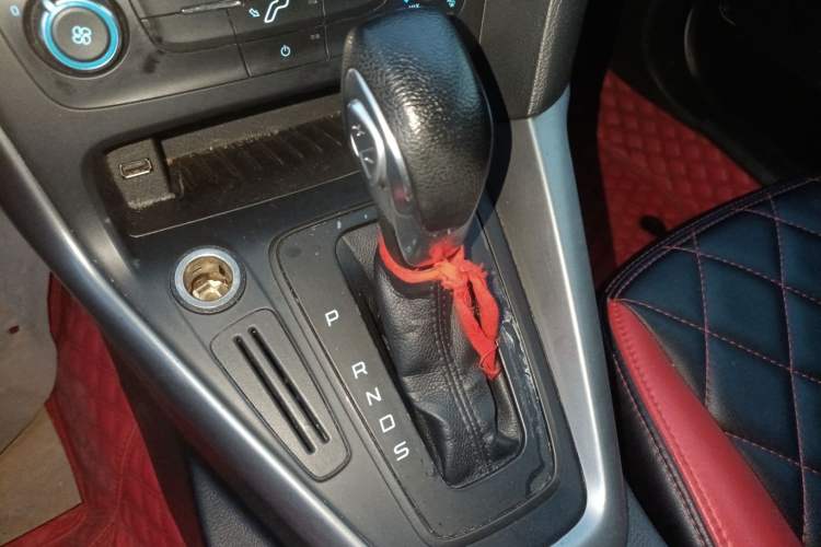 Used Ford Focus 2015 Hatchback 1.6L Automatic Comfort Model Gear Lever