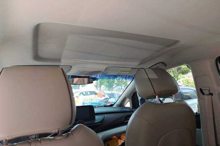 Used Buick GL8 2023 Land Executive Class Comfort Model