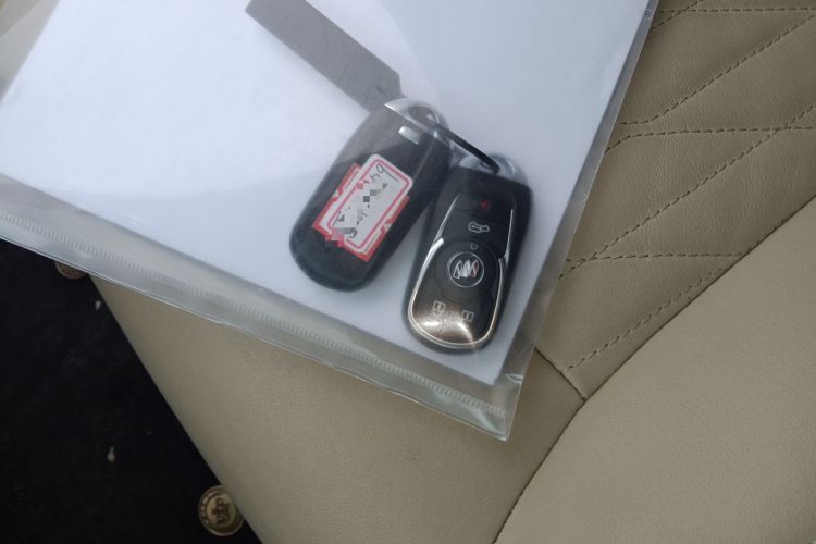 Used Buick GL8 2023 Facelifted Land Cruiser Executive Luxury Version
