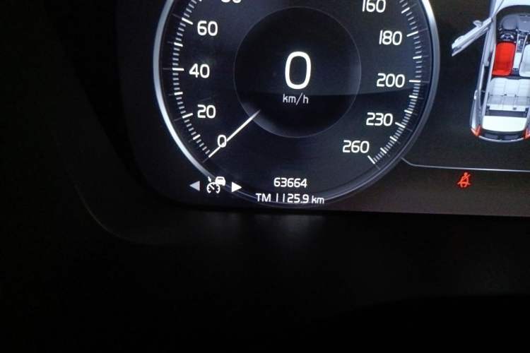 Used Volvo XC40 2021 T4 Four-Wheel Drive Smart Luxury Edition Odometer Close Up