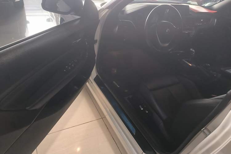 Used BMW 2 Series (Import) 2019 225i Convertible Coupe Sports Design Package