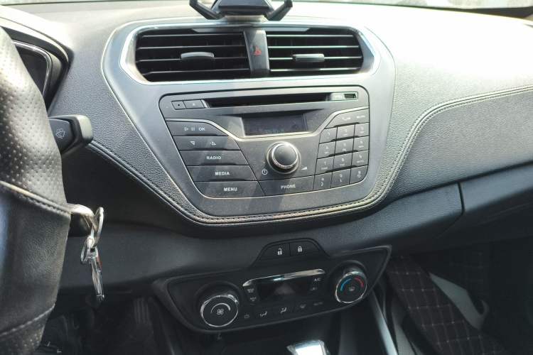 Used Ford Escort 2015 1.5L Automatic Fashion Model
