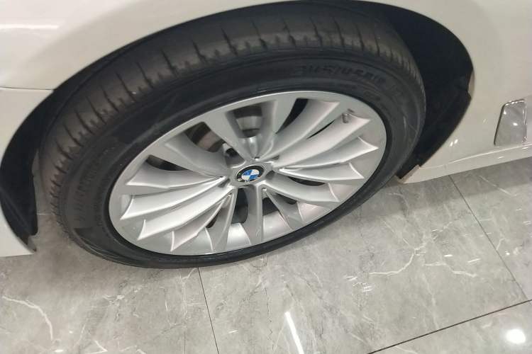 Used BMW 5 Series New Energy 2021 535Le Luxury Package Left Front Wheel Hub