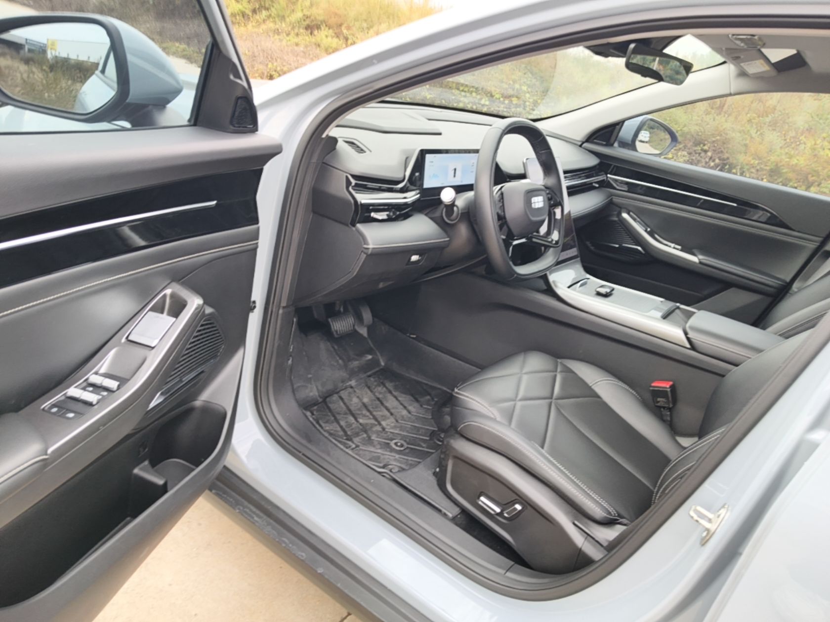 Geely Galaxy L6 2024 125km PLUS Dragon Edition — снимка 18