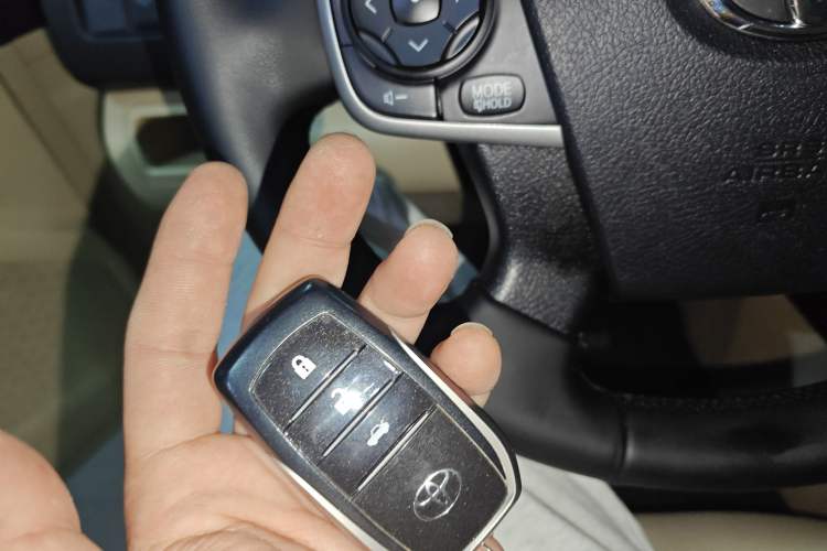 Used Toyota Camry 2015 2.5G Luxury Navigation Edition Interior 1