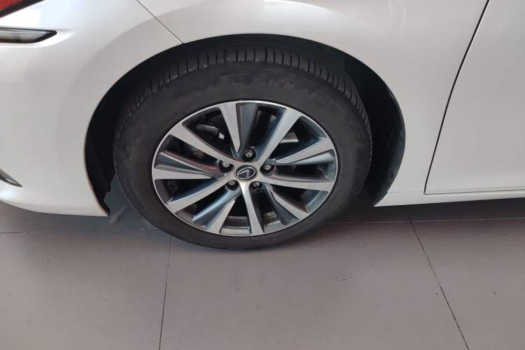 Used Lexus ES 2020 300h Premier Edition