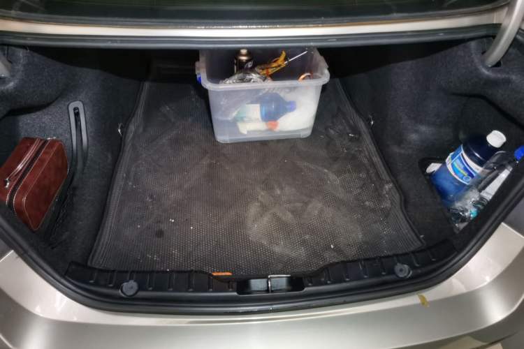 Used BMW 5 Series 2011 523Li Leading Model
