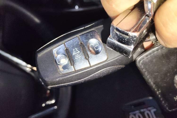 Used Haval H2 2017 Red-Label 1.5T Automatic Two-Wheel Drive Luxury Model Vehicle Key