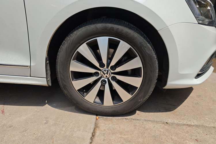 Used Volkswagen Sagitar 2018 180TSI DSG Prestige Edition Right Front Wheel Hub