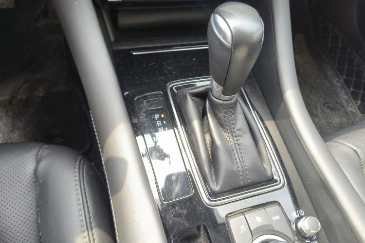 Used Mazda Atenza 2020 2.5L Skyline Sport Edition Gear Lever