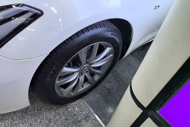 Used Infiniti Q70 2015 Q70L 2.5L Elite Edition Left Front Wheel Hub