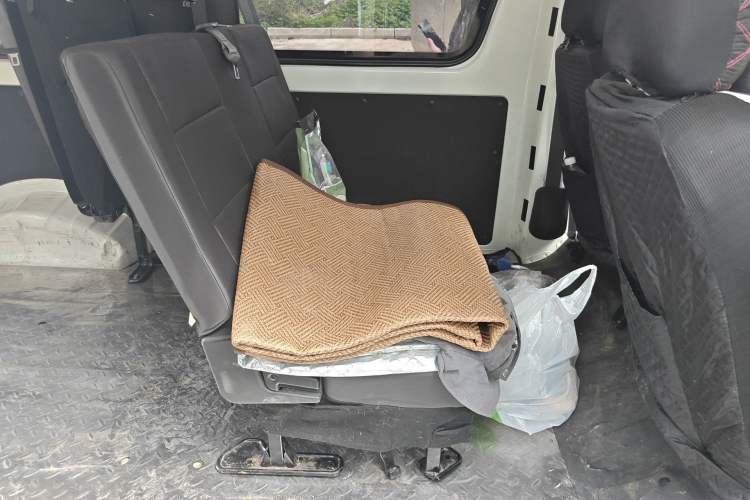 Used CHANGAN KAICHENG Ruixing EM60 2025 Model, Passenger Version—Comfortable Type, 6 Seats, 240 km, Side Doors, 60 kW Left Rear Seat