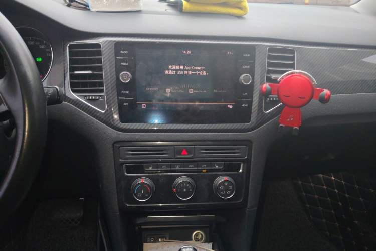 Used Volkswagen Golf Sportsvan 2018 230TSI Automatic Luxury Model Audio And AC Panel