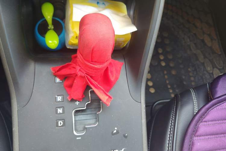 Used Hyundai ix35 2010 2.0L Automatic Two-Wheel Drive New Edition GL Gear Lever