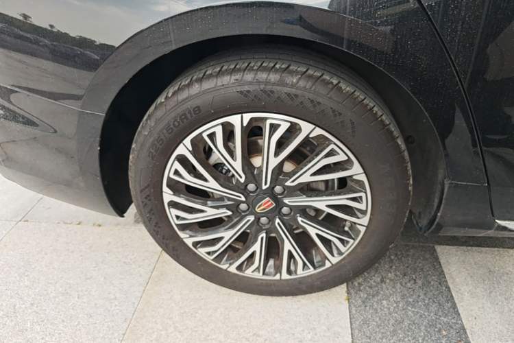 Used Hongqi H5 2025 2.0T Automatic Flag Edition – 500 000 Units Commemorative Version