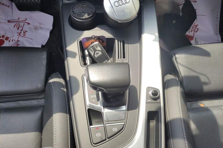 Used Audi A4L 2022 40 TFSI Luxury Dynamic Model Gear Lever