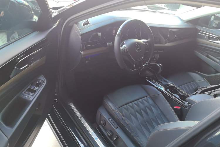 Used Volkswagen Passat 2020 Revised Version 330TSI Luxury Edition China VI Standard