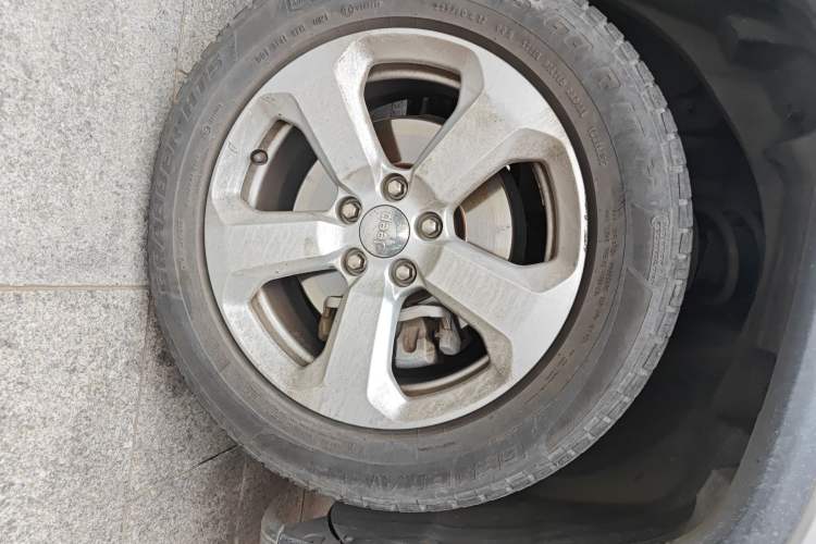 Used Jeep Compass 2017 200T Automatic Family Edition Right Front Wheel Hub