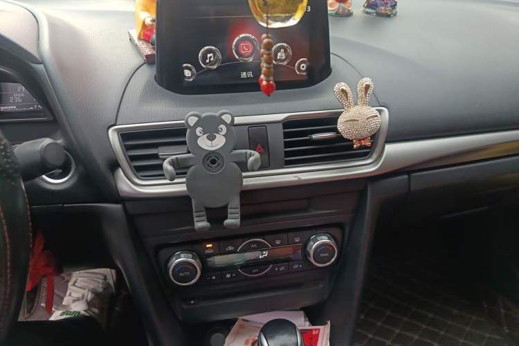 Used Mazda 3 Axela 2017 Sedan 1.5L Automatic Luxury Model China VI Standard
